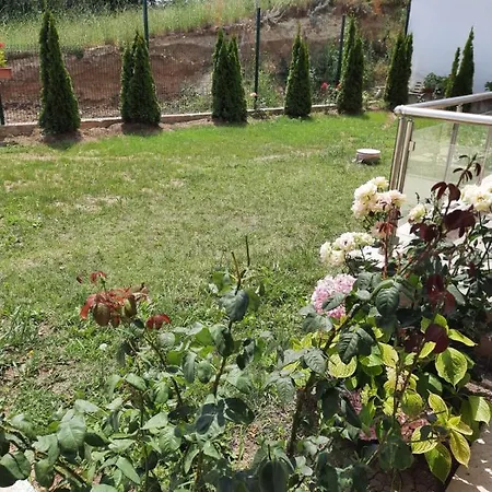 прекрасный с видом на море и бассейном Apartmán *