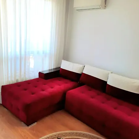 прекрасный с видом на море и бассейном *