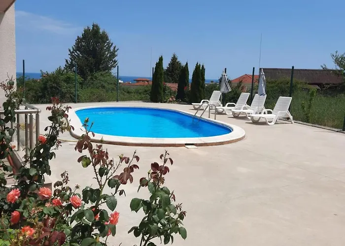 прекрасный с видом на море и бассейном * 비알라