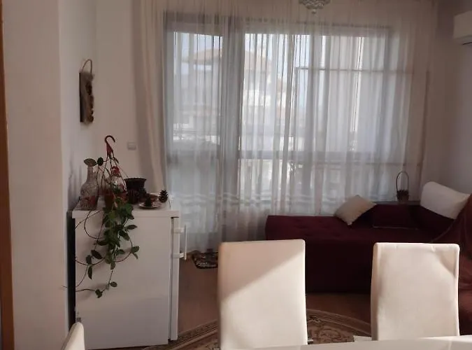 прекрасный с видом на море и бассейном Lejlighed *